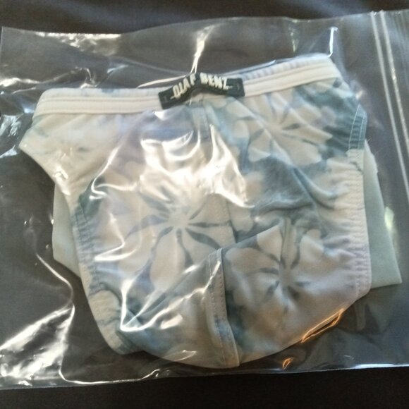 NWOT VINTAGE OLAF BENZ 1" SWIMBRIEF, Size "S", Light Blue / White Flowers Design - Picture 8 of 8